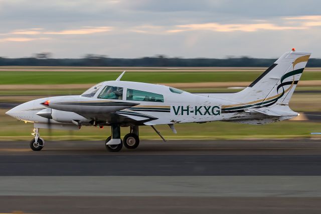 Cessna 310 (VH-KXG)