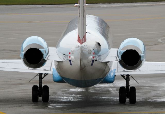 Fokker 100 (OE-LVC) - a nice ass shot ;)