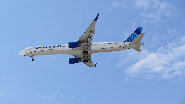 BOEING 757-300 (N75851)