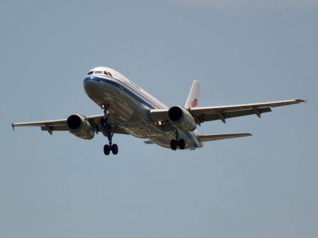 Airbus A320 (B-6676)