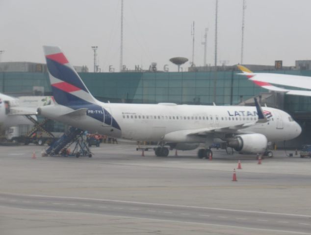 Airbus A320 (PR-TYL)