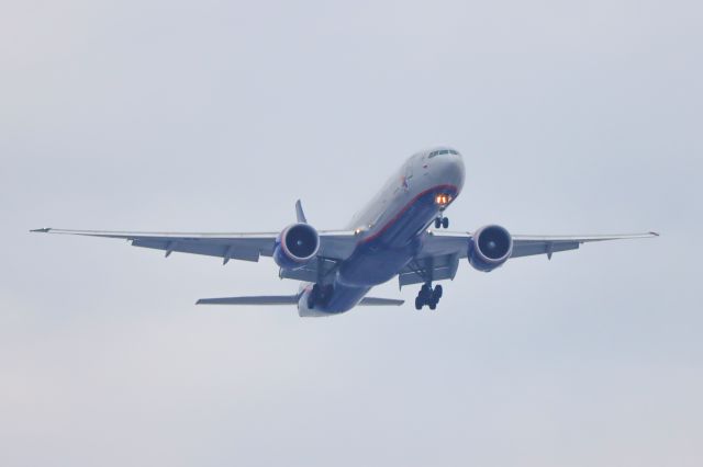 BOEING 777-300ER (RA-73158)