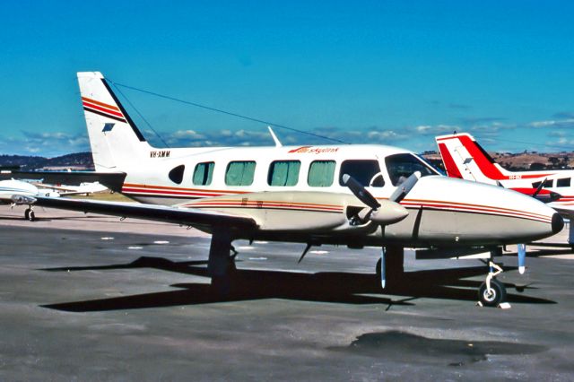 Piper Navajo (VH-XMM) - SKYLINK AUSTRALIA - PIPER PA-31-350 CHIEFTAIN - REG : VH-XMM (CN 31-8052020) - PARAFIELD AIRPORT ADELAIDE SA. AUSTRALIA - YPPF 19/1/1990