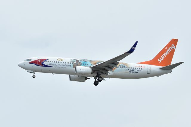 Boeing 737-700 (C-FEVD)
