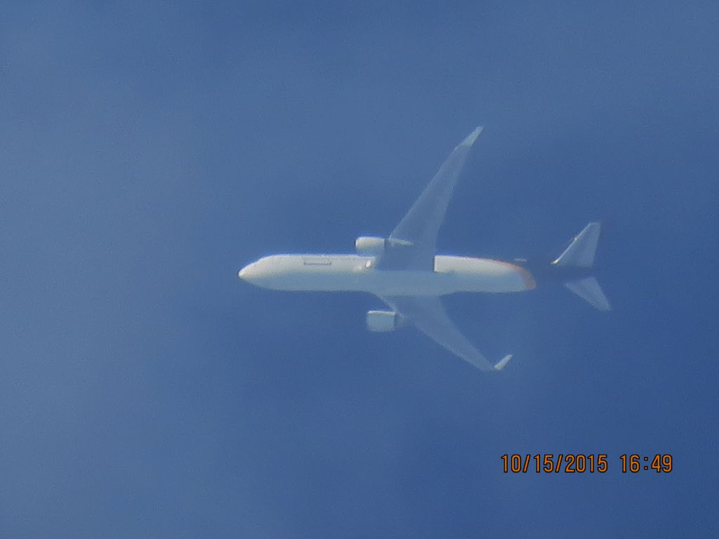 BOEING 767-300 (N348UP)