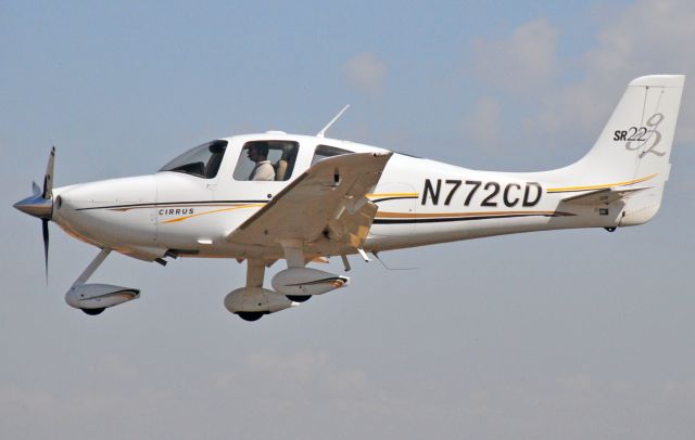 Cirrus SR-22 (N772CD) - Landing RWY Three-Zero, Merced Regional Airport