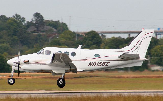 Beechcraft King Air 90 (N8156Z) - A Kingair C-90 moments from touchdown on runway 25.