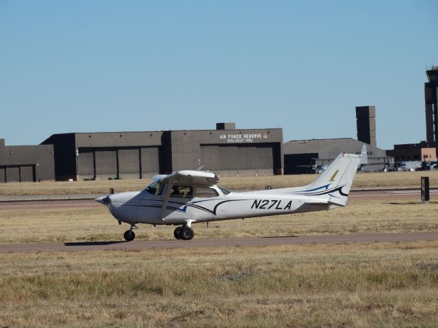 Cessna Skyhawk (N27LA)