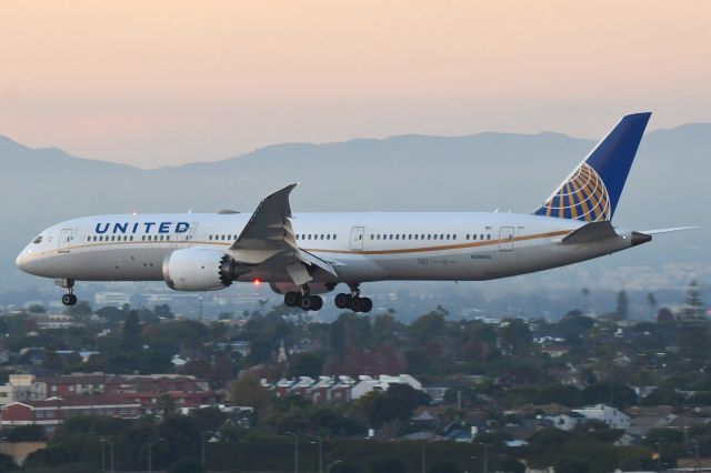 Boeing 787-9 Dreamliner (N38955)
