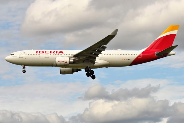 Airbus A330-200 (EC-MUD) - 10-22-21 28-C