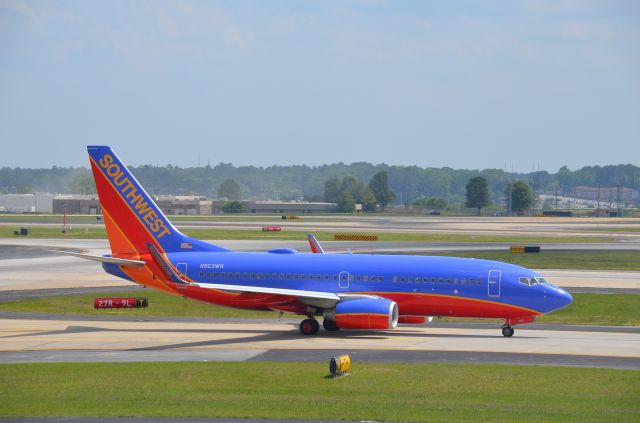 Boeing 737-700 (N963WN) - On Txwy M passing Txwy T