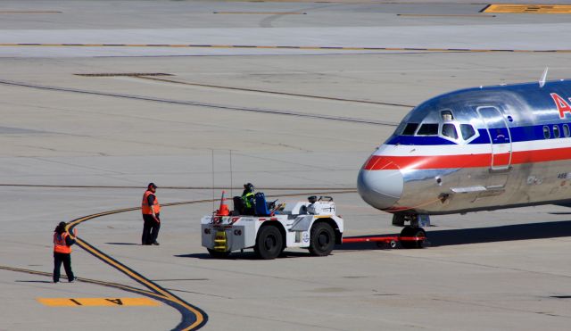 McDonnell Douglas MD-80 (N466AA)