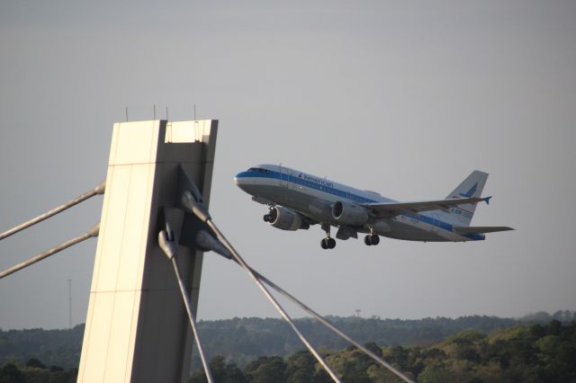 Airbus A319 (N744P)