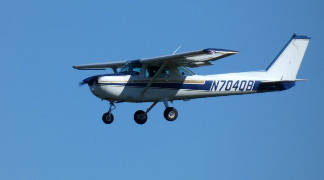 Cessna Commuter (N704QB) - On final is this 1976 Cessna Communter C150M from the Autumn of 2020.