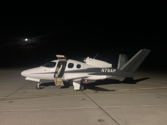 Cirrus Vision SF50 (N76AP)