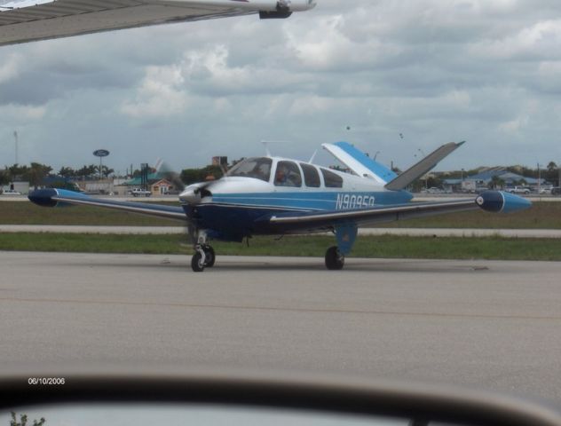 Beechcraft 35 Bonanza (N9095Q)