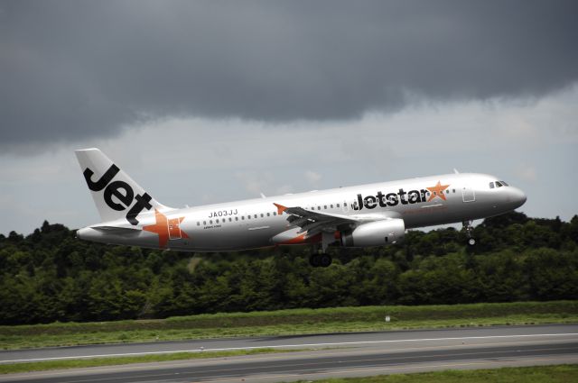 Airbus A320 (JA03JJ) - Final Approach to Narita Intl Airport Rnwy16L on 2012/08/18