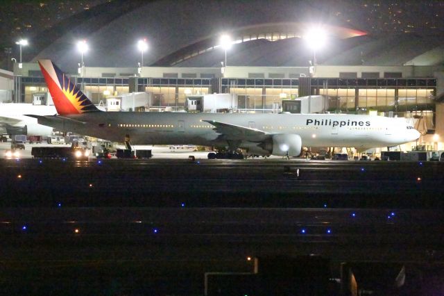 BOEING 777-300ER (RP-C7773)