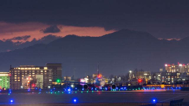 Airbus A321 (B-16206) - Eva Airways / Airbus A321-211br /Dec.13.2015 Hakodate Airport [HKD/RJCH] JAPAN