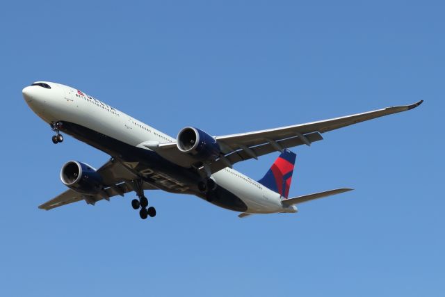 Airbus A350-900 (N433DX) - 21/05/2025:br /Flight JFK > TLV, final to runway 12.