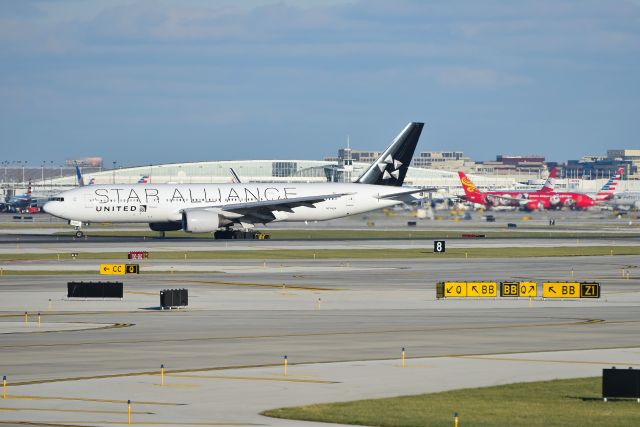 Boeing 777-200 (N794UA)
