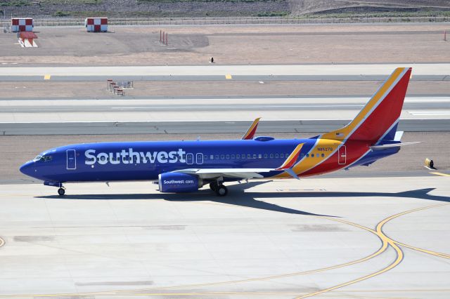 Boeing 737-800 (N8527Q)