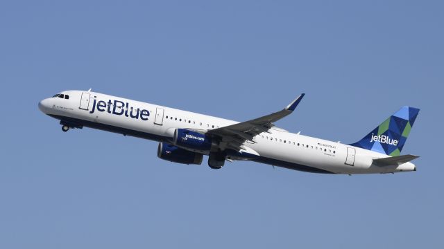 Airbus A321 (N979JT) - Departing LAX on 25R