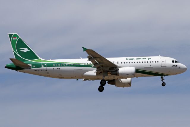 Airbus A320 (YI-ARB)