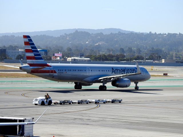 Airbus A321 (N139AN)