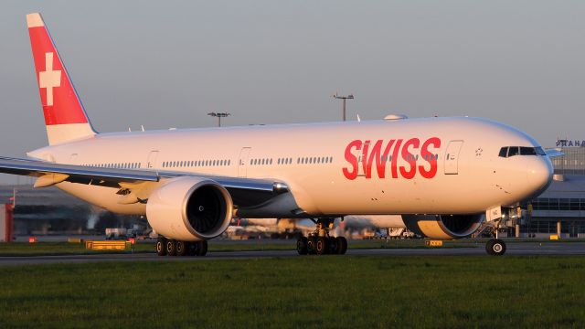 BOEING 777-300ER (HB-JNC) - Boeing 777-3DE(ER) Swiss, Prague (PRG), May 8, 2016