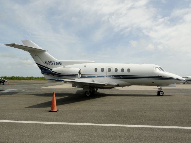 Hawker 800 (N957MB)