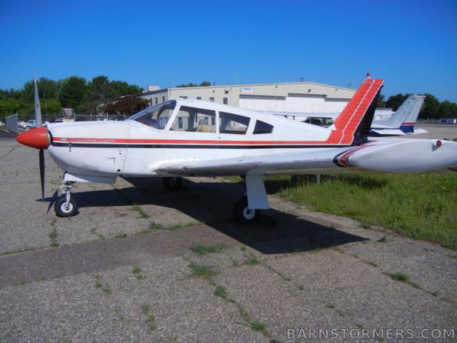 Piper Cherokee (N57DV)