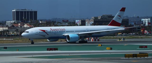 Boeing 777-200 (OE-LPD) - 6/28/18 turning on to Rwy 24L