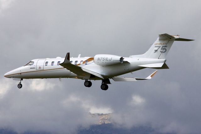 Bombardier Learjet 75 (N751LJ)