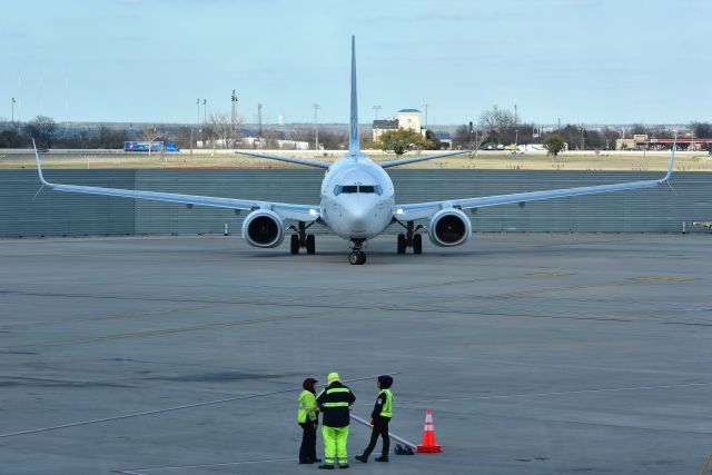 Boeing 737-900 (N253AK) - 02/04/23