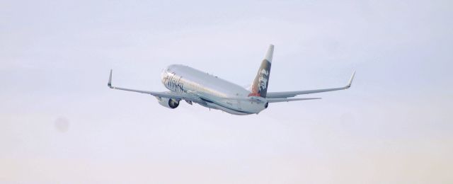 — — - Alaska climbing out of PAFA. 738