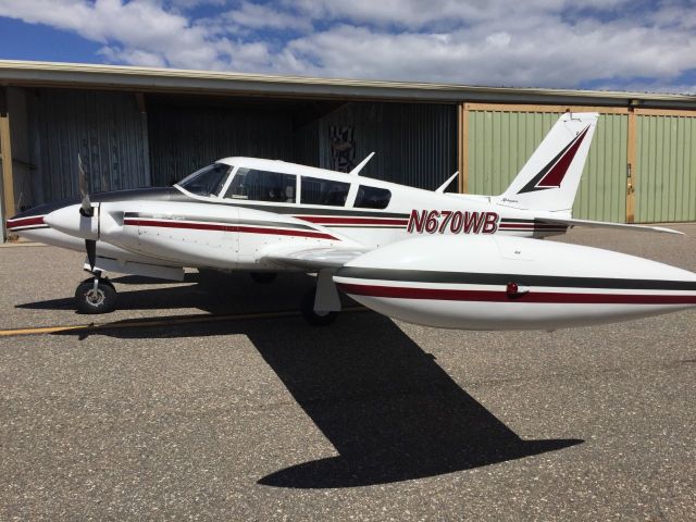 Piper PA-30 Twin Comanche (N670WB)