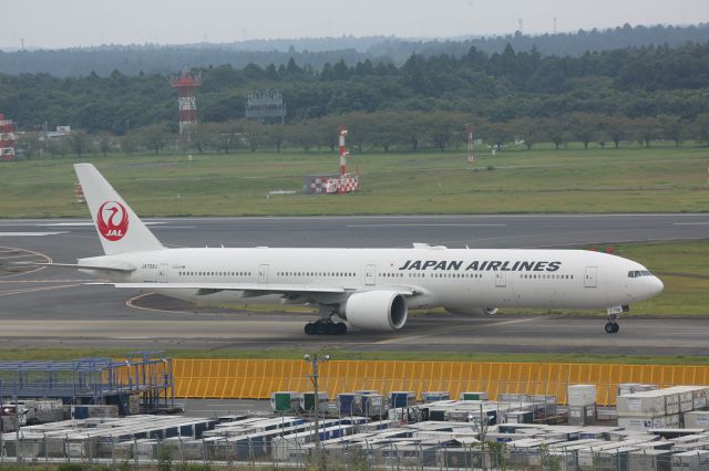 BOEING 777-300ER (JA738J)