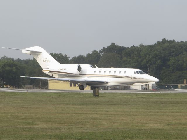 Cessna Citation X (N795XJ) - Take off runway 16.