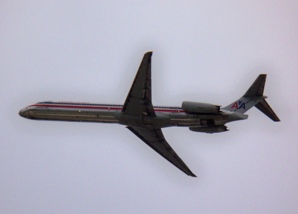 McDonnell Douglas MD-82 — - Waking the neighbors while blasting off to DFW on a gray morning.