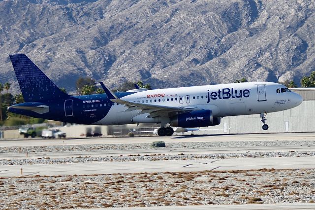 Airbus A320 (N709JB) - PSP-FLL