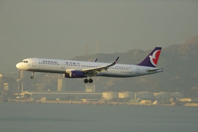 Airbus A321 (B-MCC)