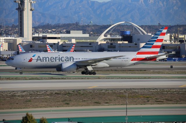 Boeing 777-200 (N759AN)