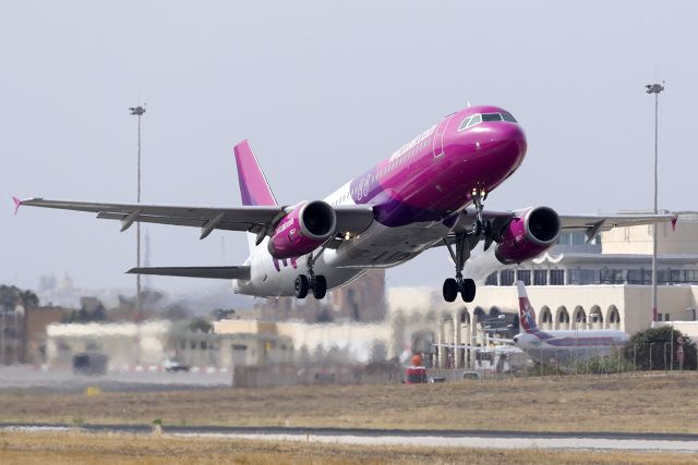 Airbus A320 (HA-LYV)