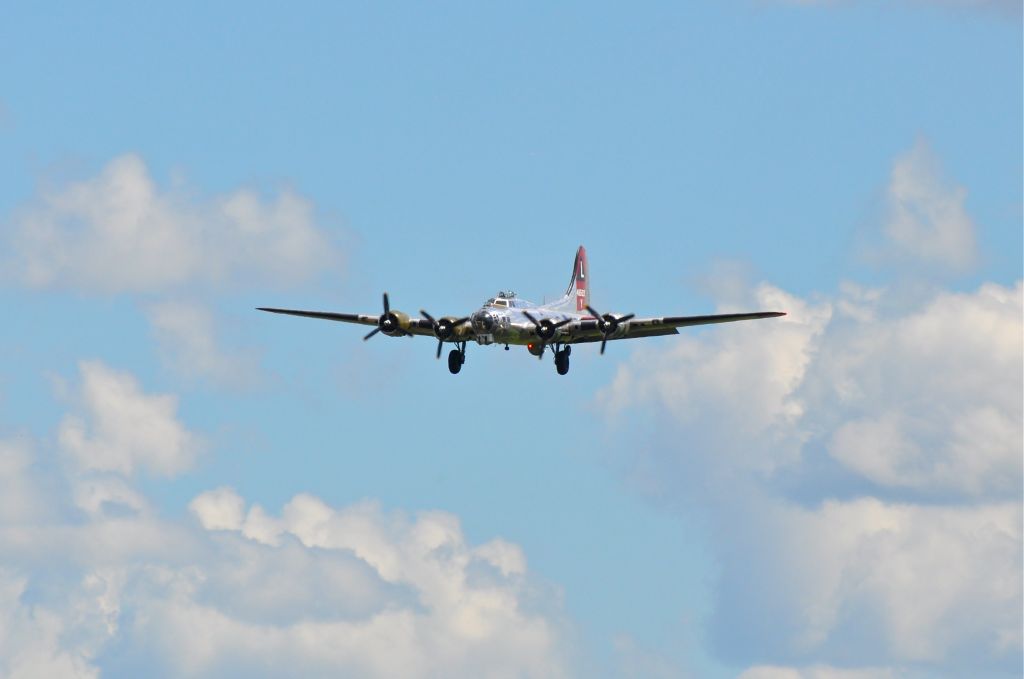 N3193G — - Yankee Lady, short final Runway 36, Fargo, July 20, 2010