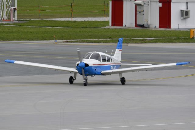 Piper Cherokee (PH-AVT)