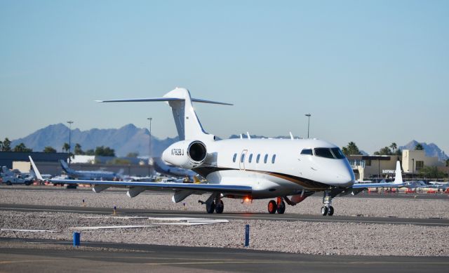 Bombardier Challenger 300 (NSH782)