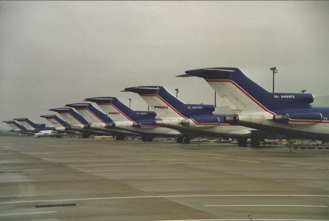 BOEING 727-200 (N495FE)