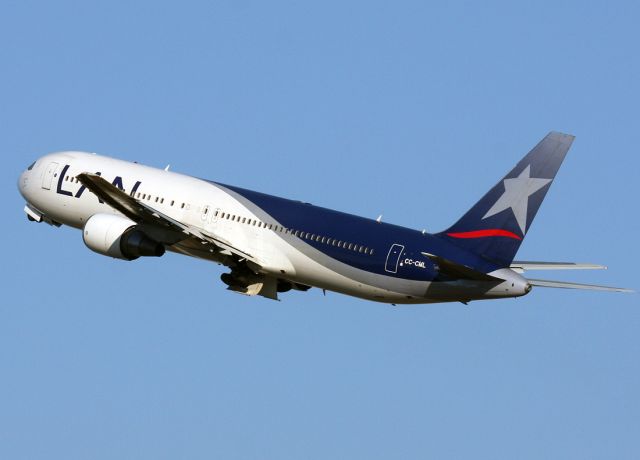 BOEING 767-300 (CC-CML)