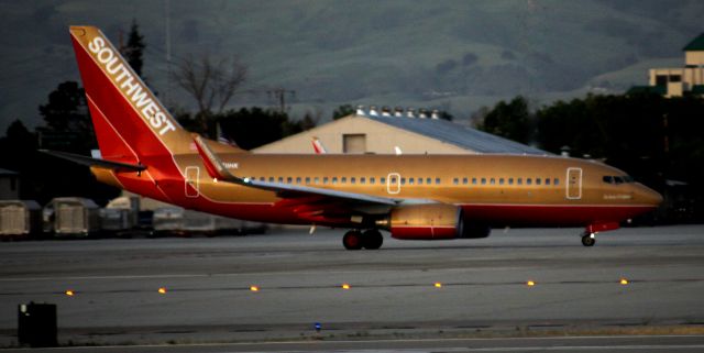 Boeing 737-700 (N711HK) - Southwest Old School Old Gold - One of only three remaining today, in the Original SW colors.